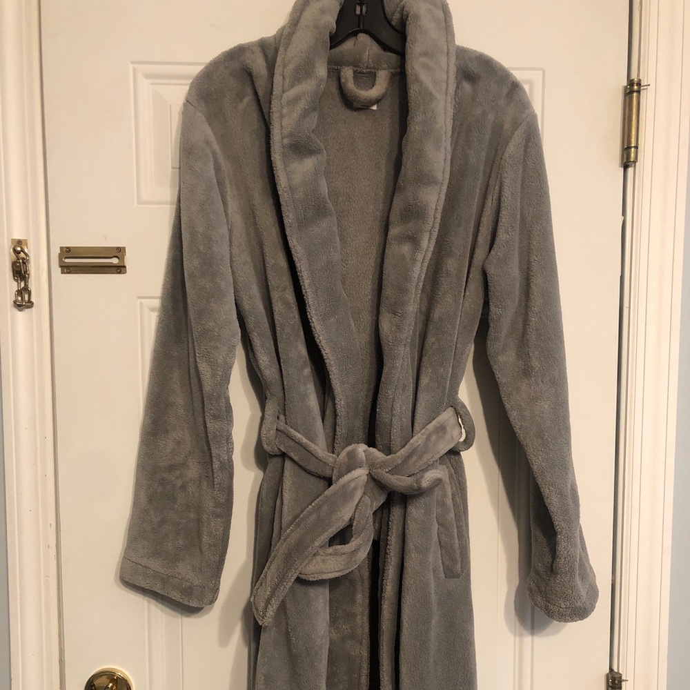 Restoration Hardware Plush Spa Robe. Excellent condition and only worn 1x.